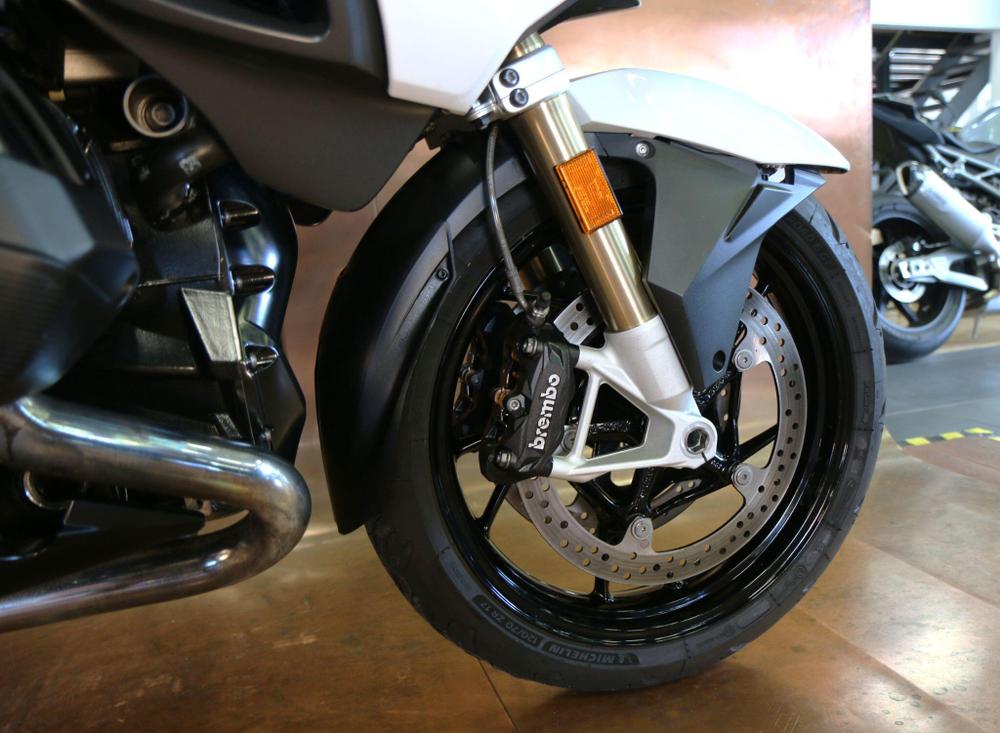 BMW R 1200 RT Photo at-41b4ed01e09e4bd5875738ea7f99b1f5.jpg