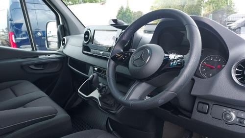 Mercedes-Benz Sprinter Photo at-41eec14c56e94c2da48053d623ab6d48.jpg