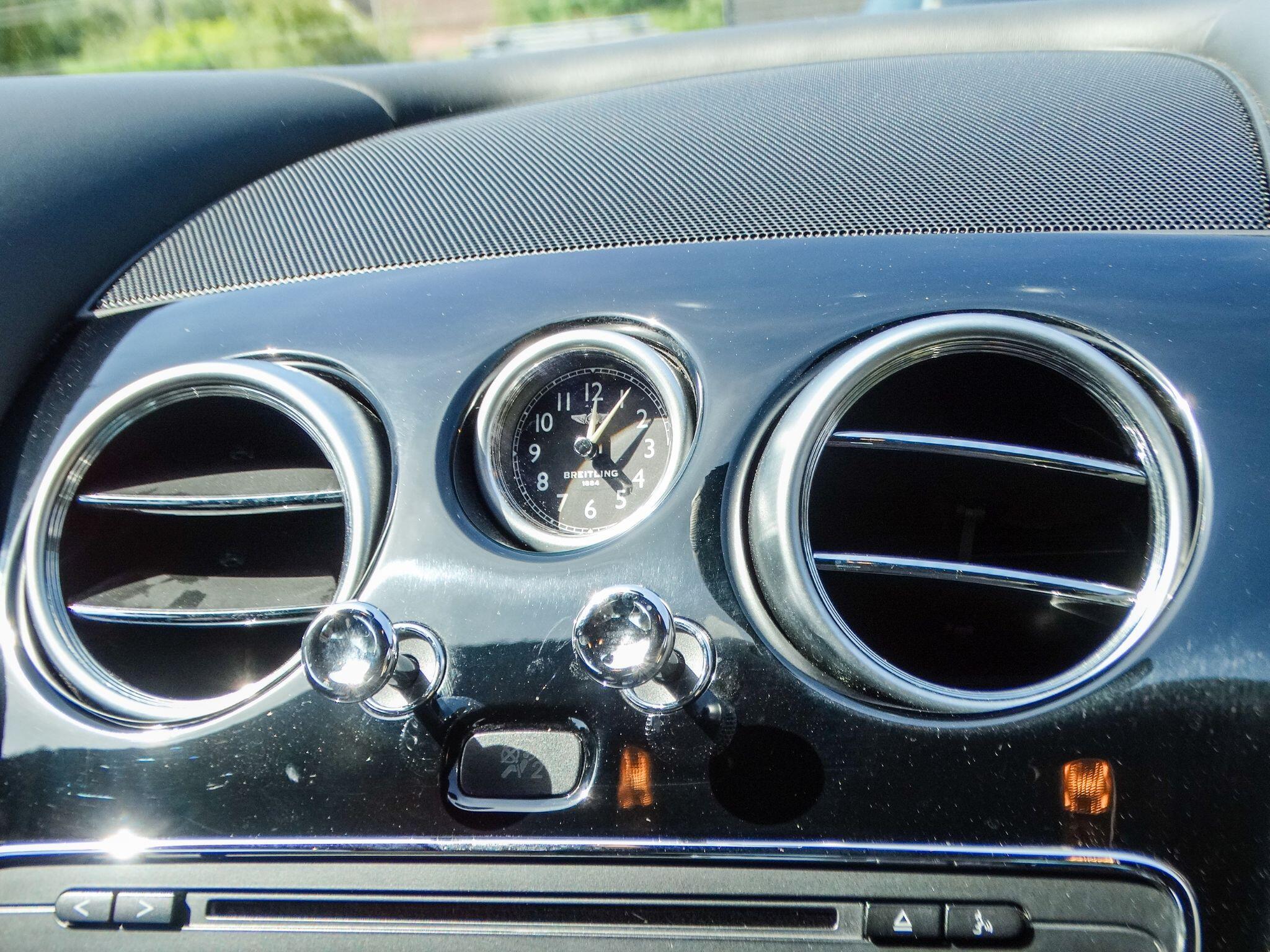 Bentley Continental 4.0 V8 GTC Convertible 2dr Petrol Auto 4WD Euro 5 (507 ps) — photo 20