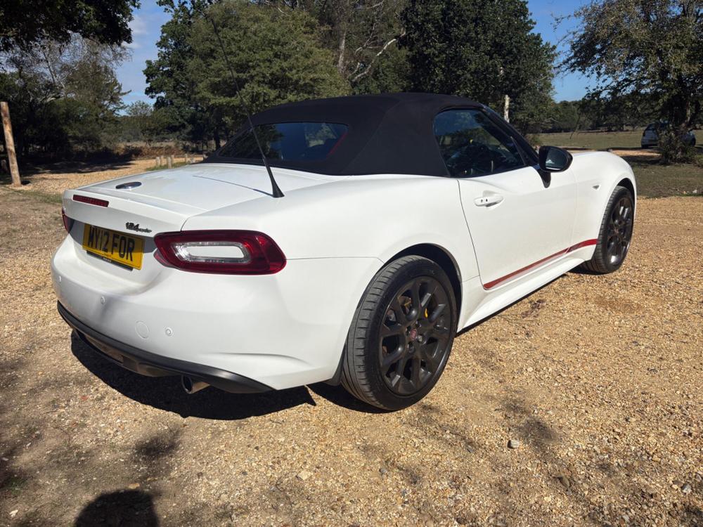 Fiat 124 Spider Photo at-4232adff7a2f4fccb4029eee0864054e.jpg
