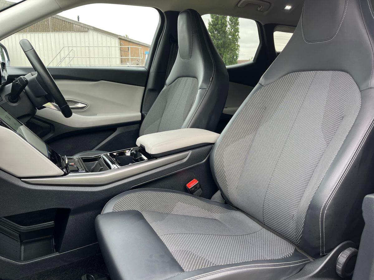 2024 Ford Explorer thumbnail 18