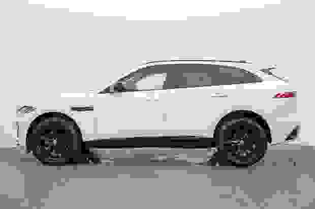 Jaguar F-PACE Photo at-427526093073440bbe48bb4bf8f23d1a.jpg