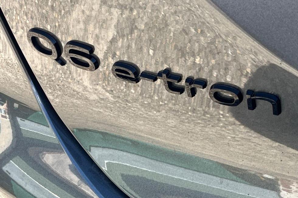 Audi Q6 Photo at-42a741cabfb647939a960e84f4493805.jpg