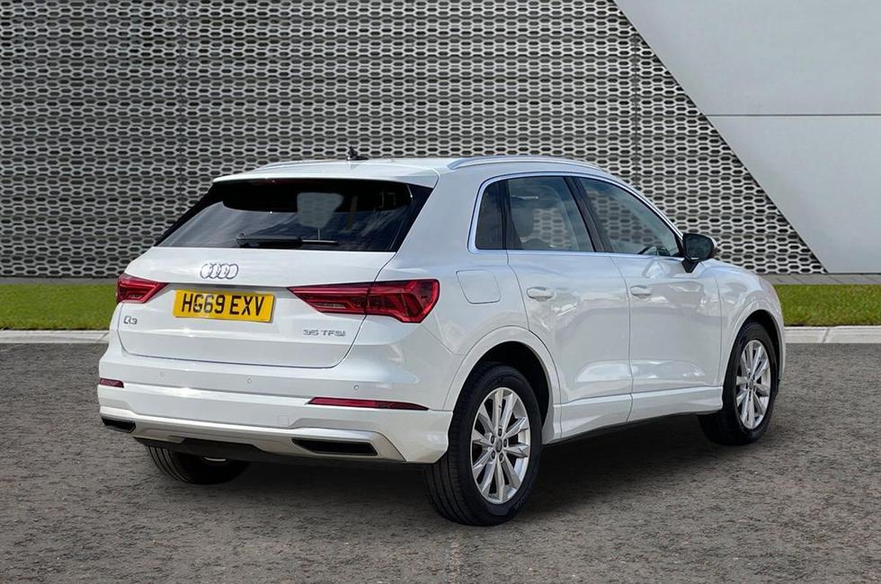 Audi Q3 Photo at-42c0707e8d57439b864539584c8ab84c.jpg