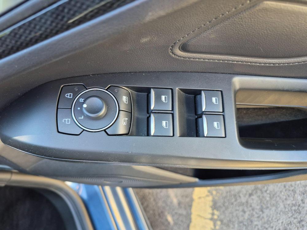 Ford Focus Photo at-42c90dba462b4c5cba4e36bfd05bdf15.jpg