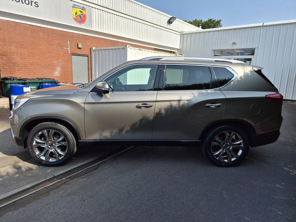 SsangYong Rexton Photo at-430e2f1787504bc4a4c3b42855e8f3c7.jpg