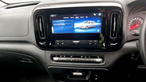 Mercedes-Benz Vito Photo at-431093a37511410b90de1a7b3998d3a2.jpg