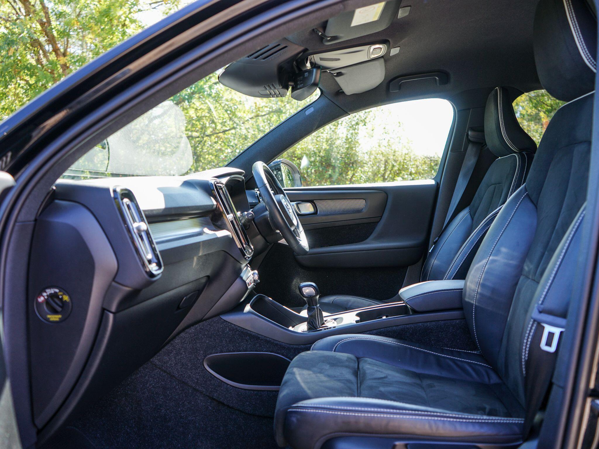 Volvo XC40 1.5 T3 R-Design Euro 6 (s/s) 5dr — photo 3