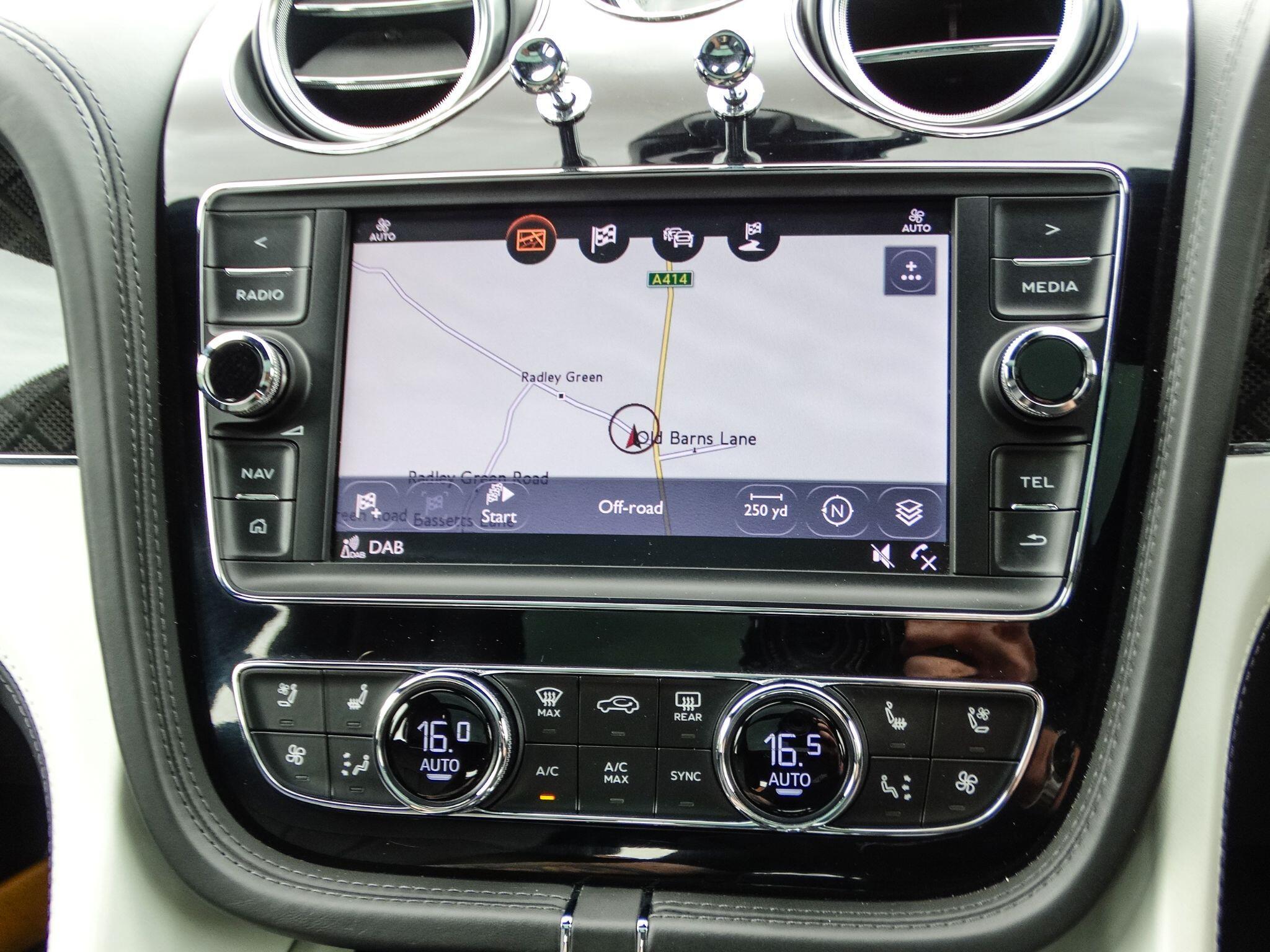 Bentley Bentayga 4.0 V8 Auto 4WD Euro 6 (s/s) 5dr — photo 35