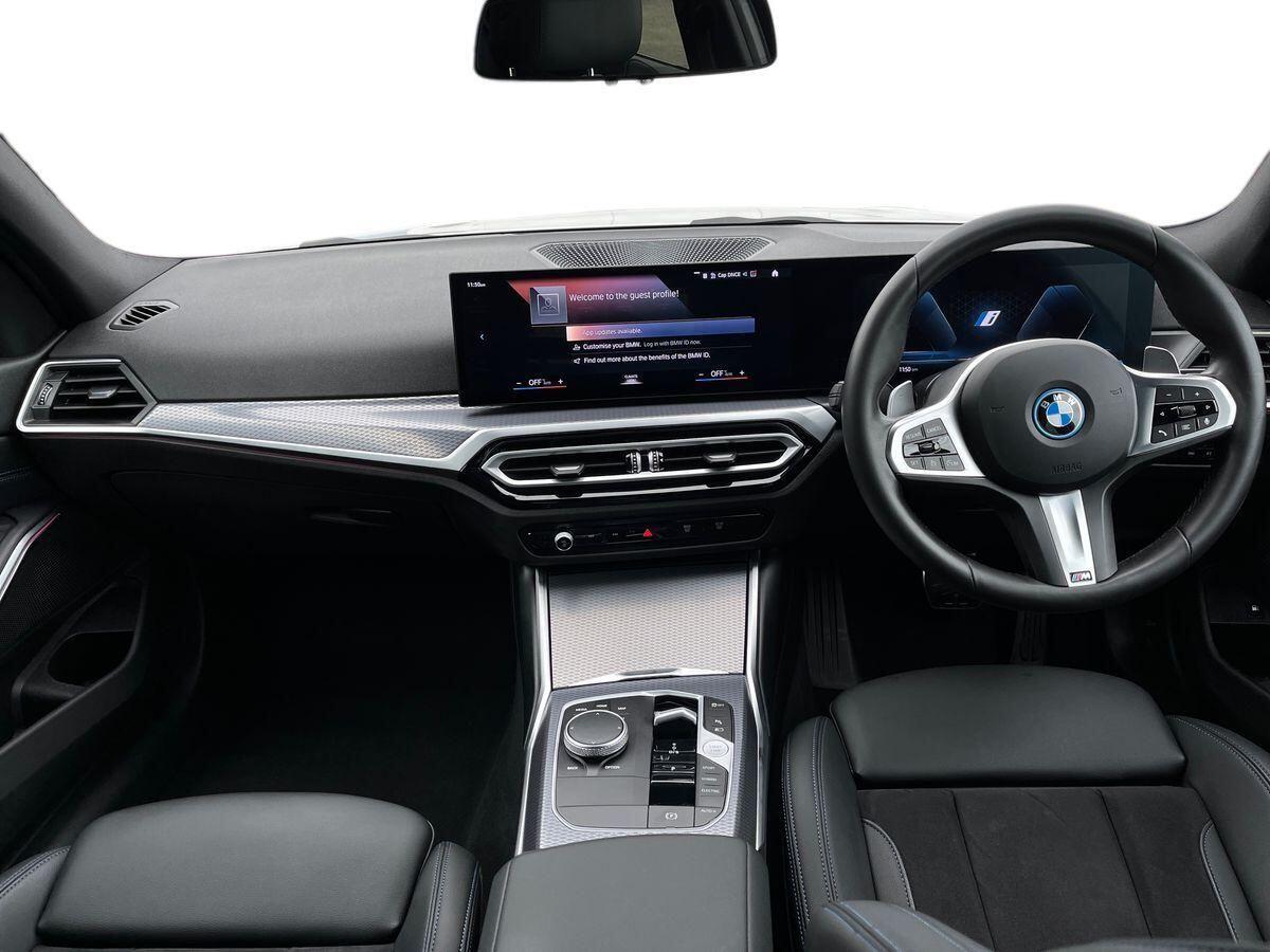BMW 3 Series Photo 13