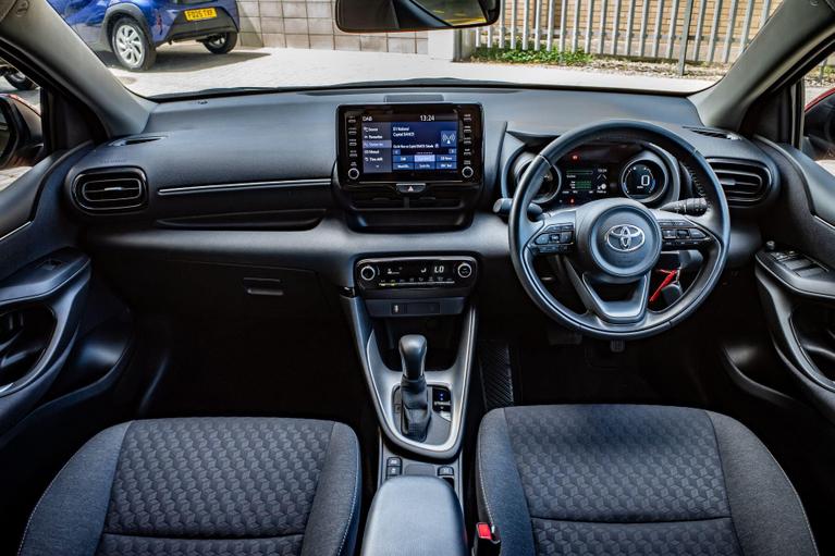 Used Toyota Yaris VN73KFK 12