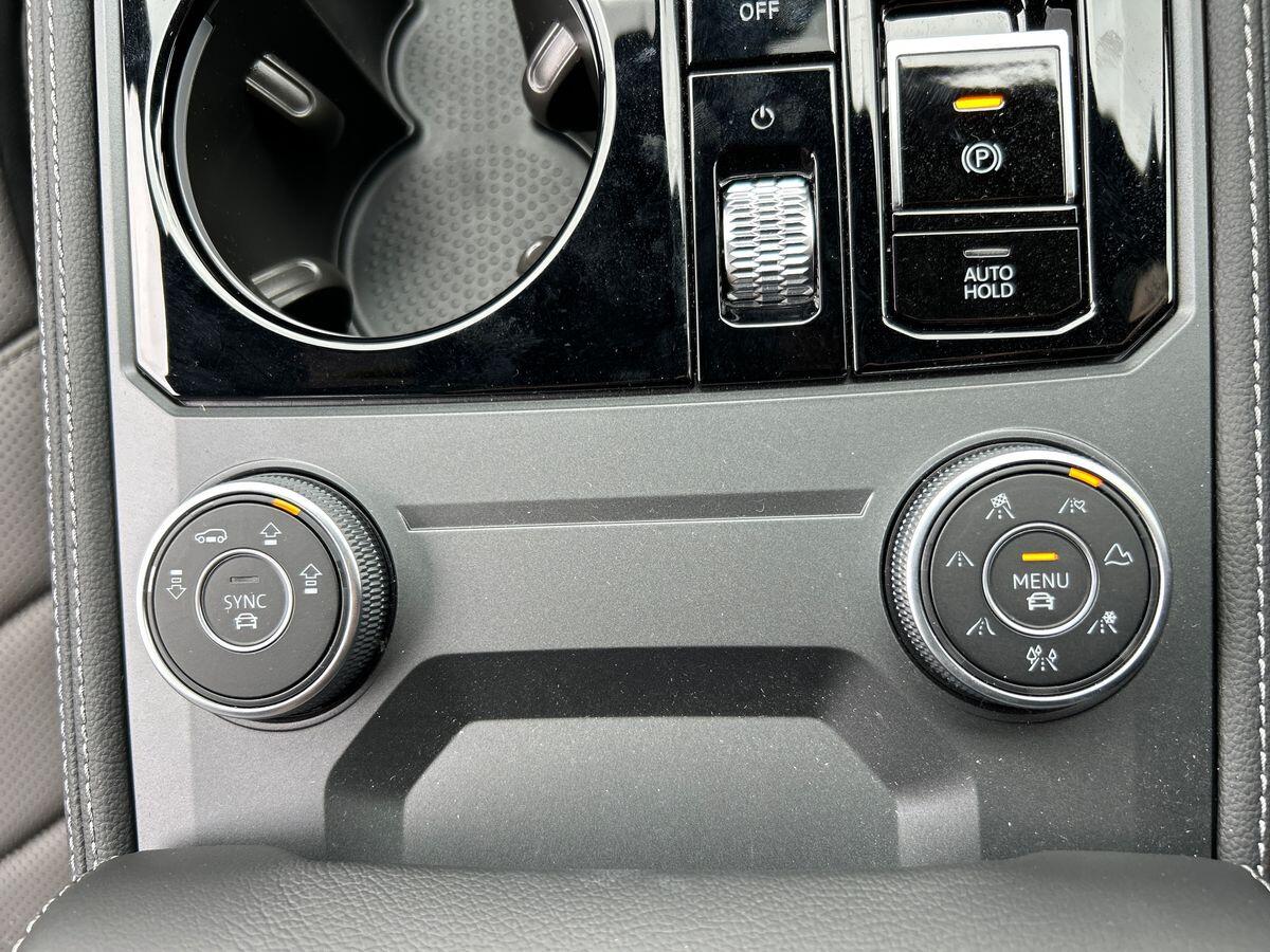 Volkswagen Touareg Photo at-43abb119449d4ca18f1aaa8e94fafa55.jpg