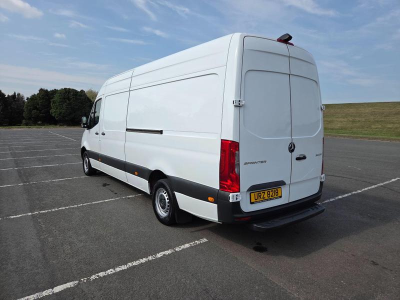Mercedes-Benz Sprinter Photo at-43d27848703d41ac8e1ea1cfbf10f870.jpg