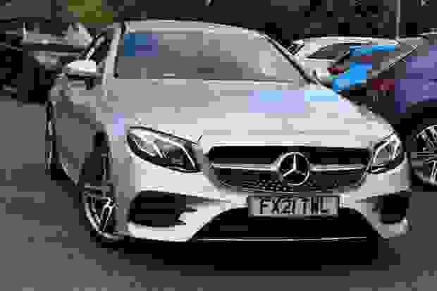 Mercedes-Benz E Class Photo at-43fa51f0311046499e6c929abe49df73.jpg