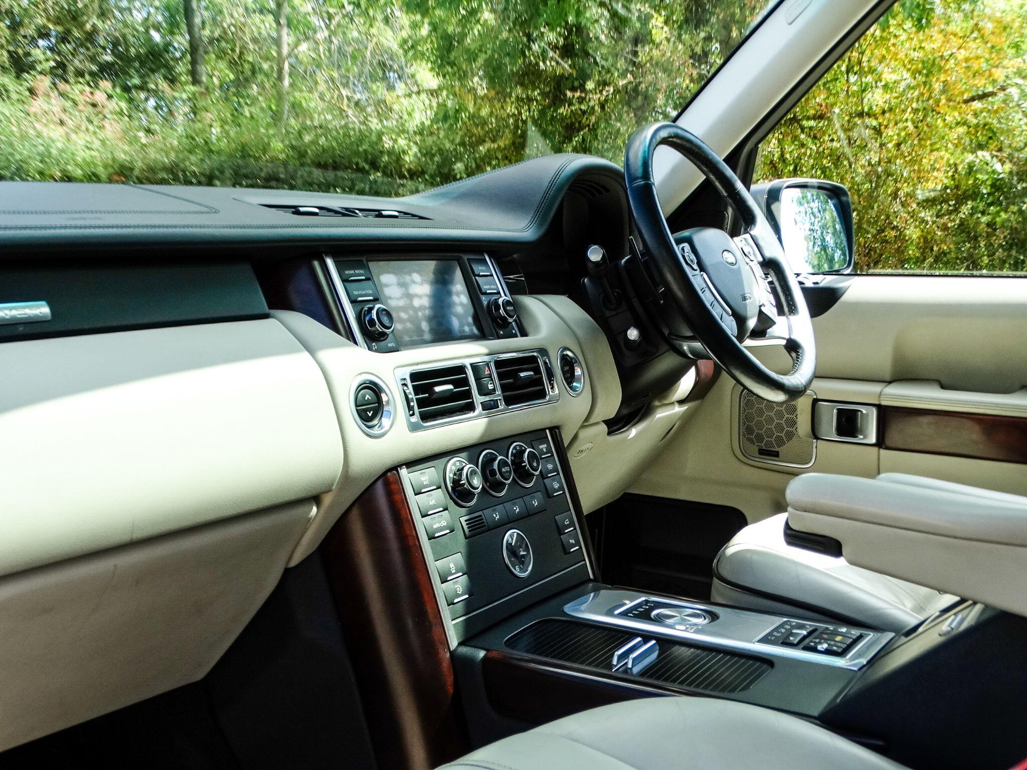 Land Rover Range Rover 4.4 TD V8 Vogue Auto 4WD Euro 5 5dr — photo 15