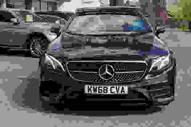 Mercedes-Benz E Class Photo at-44254dc40a164b0eb06c06080e457847.jpg