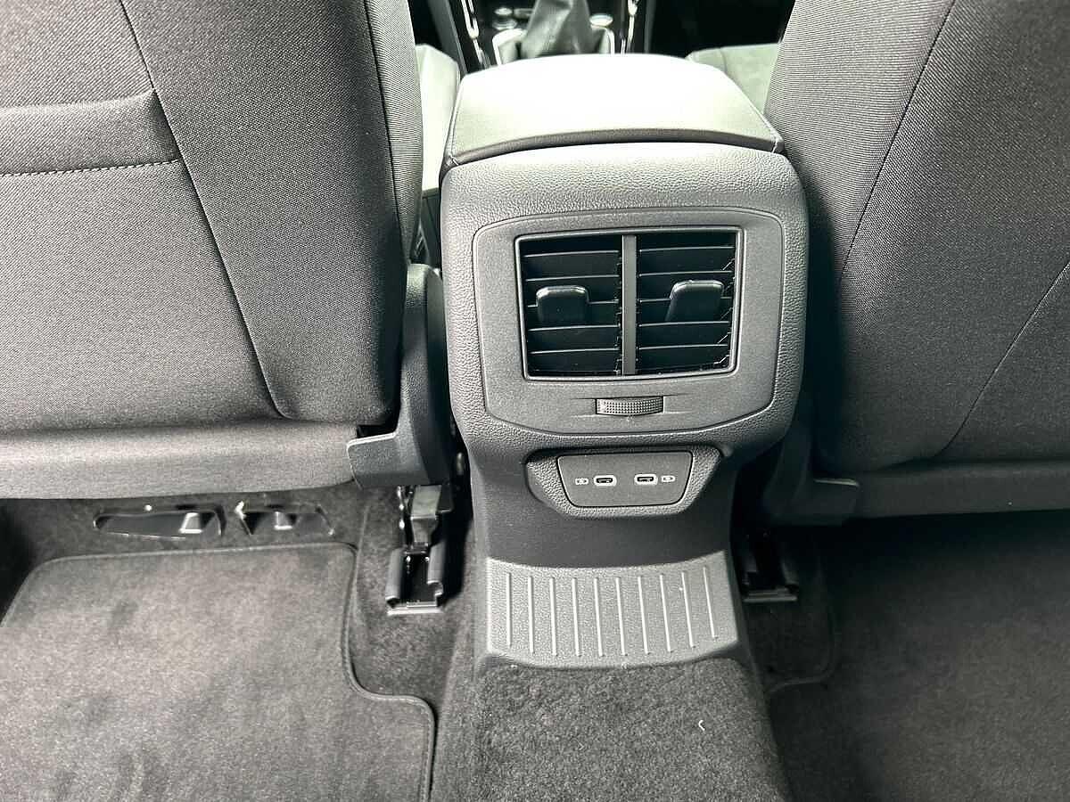 Volkswagen T-Roc Photo at-442cabe457bd403fb30675cd0b5d4822.jpg