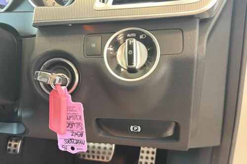 Mercedes-Benz E-CLASS Photo at-4431d43ea5174f9cab74bd07eaaca43e.jpg