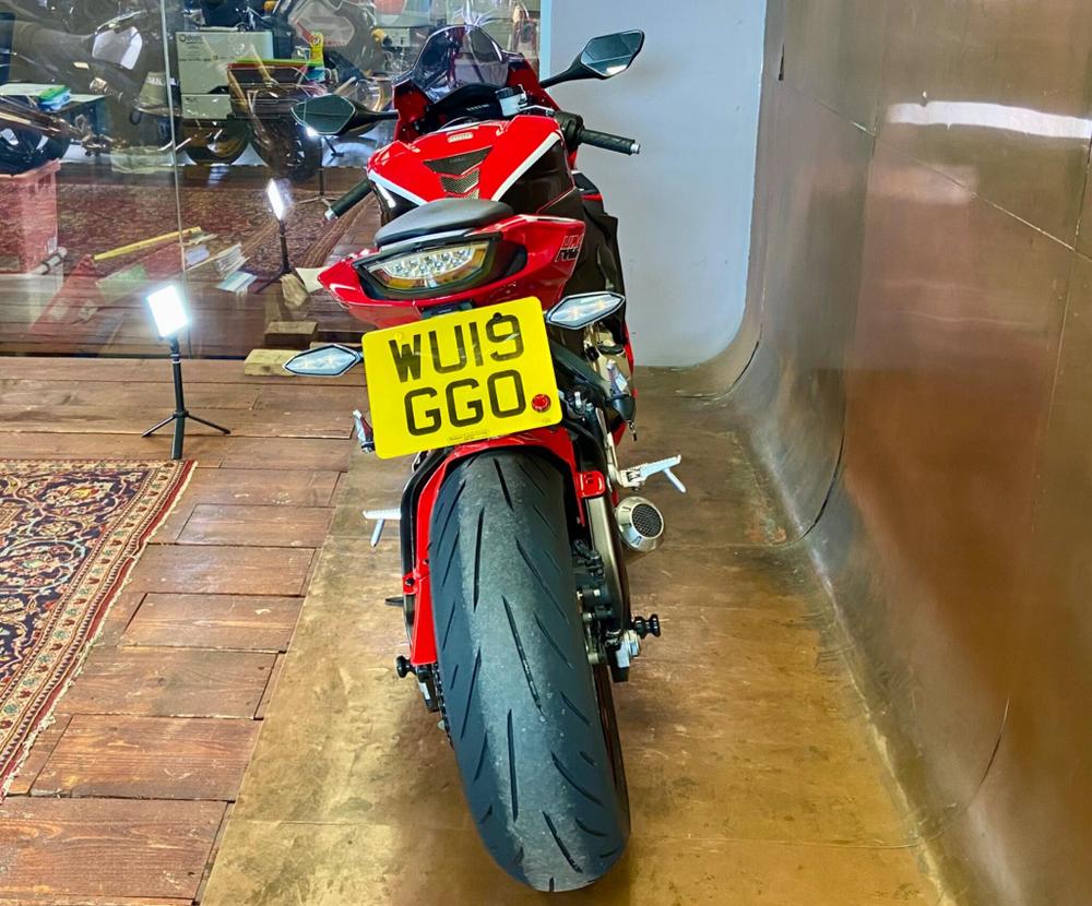 Honda CBR1000RR Fireblade Photo at-447f81cc284e475b8dc2c81ae913c50c.jpg