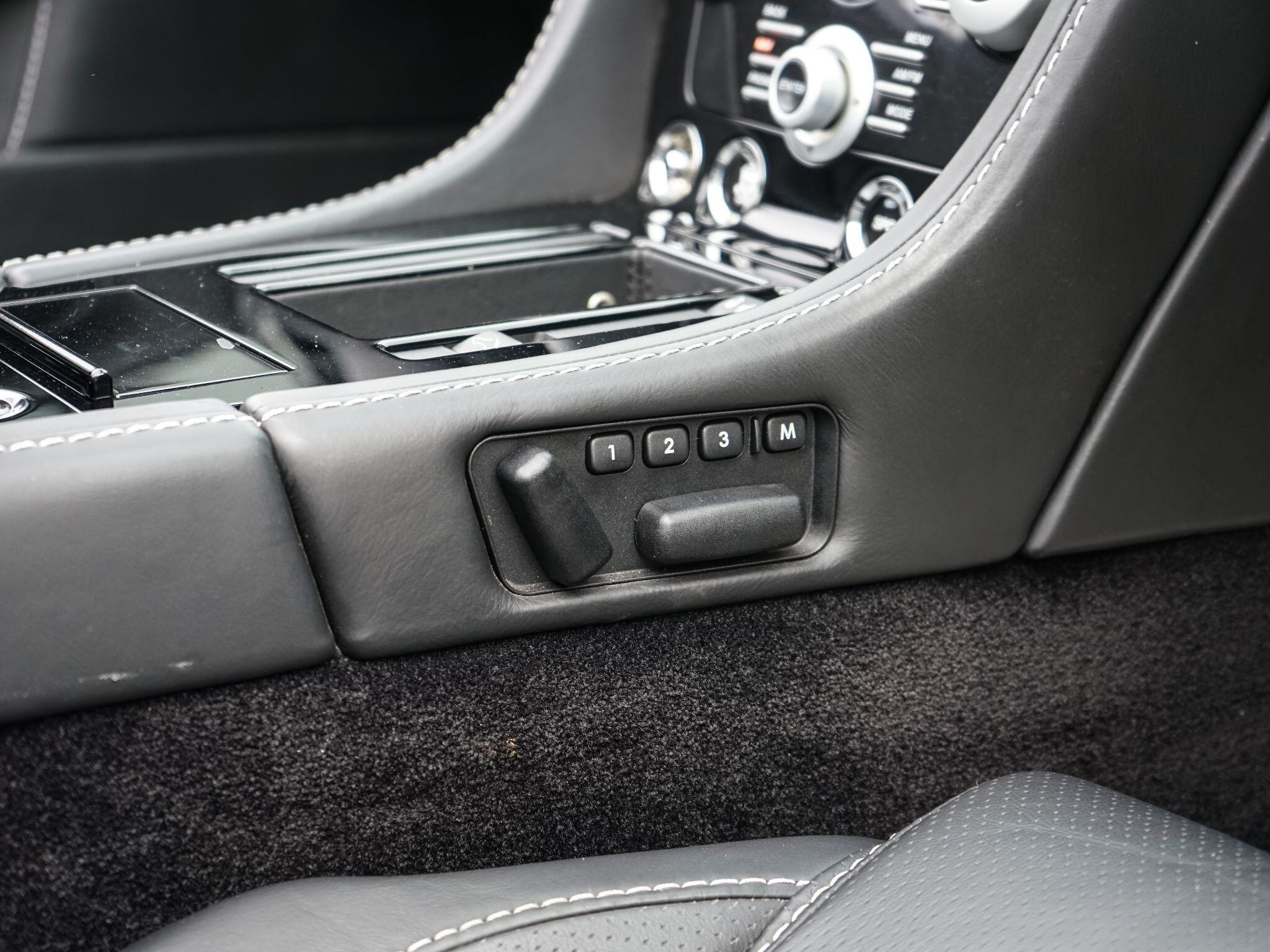 Aston Martin DB9 6.0 V12 Volante 2dr Petrol T-TronicII Euro 5 (470 bhp) — photo 25