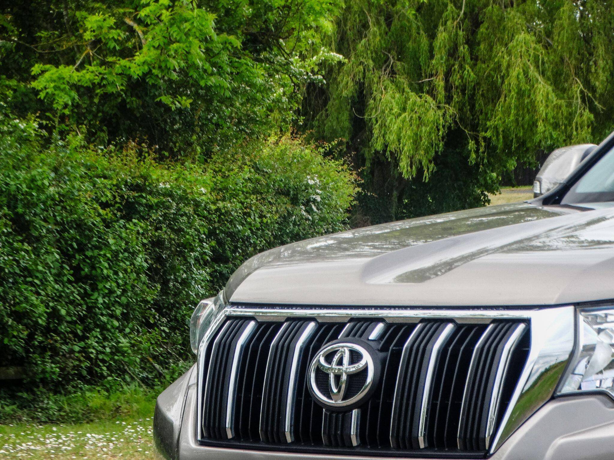 Toyota Land Cruiser 2.8D Active SUV 5dr Diesel Auto 4WD Euro 6 (s/s) (7 Seat) (204 ps) — photo 9