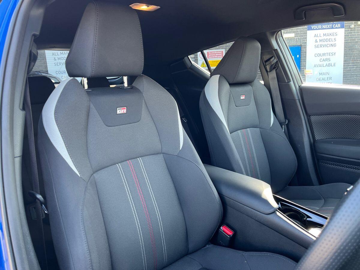 Toyota C-HR Photo 22