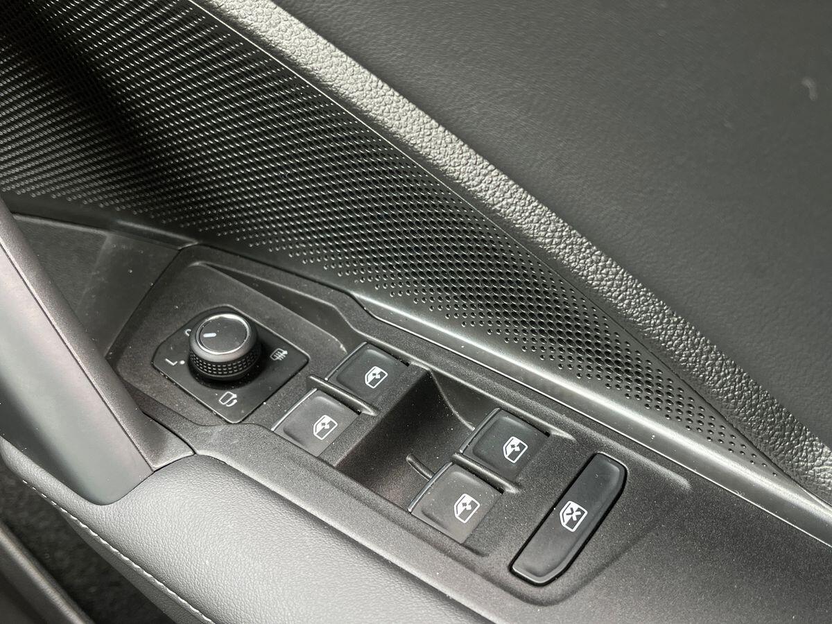 Volkswagen Tiguan Photo at-455065bdcbb245c3b90bf21d0aa7dbdd.jpg