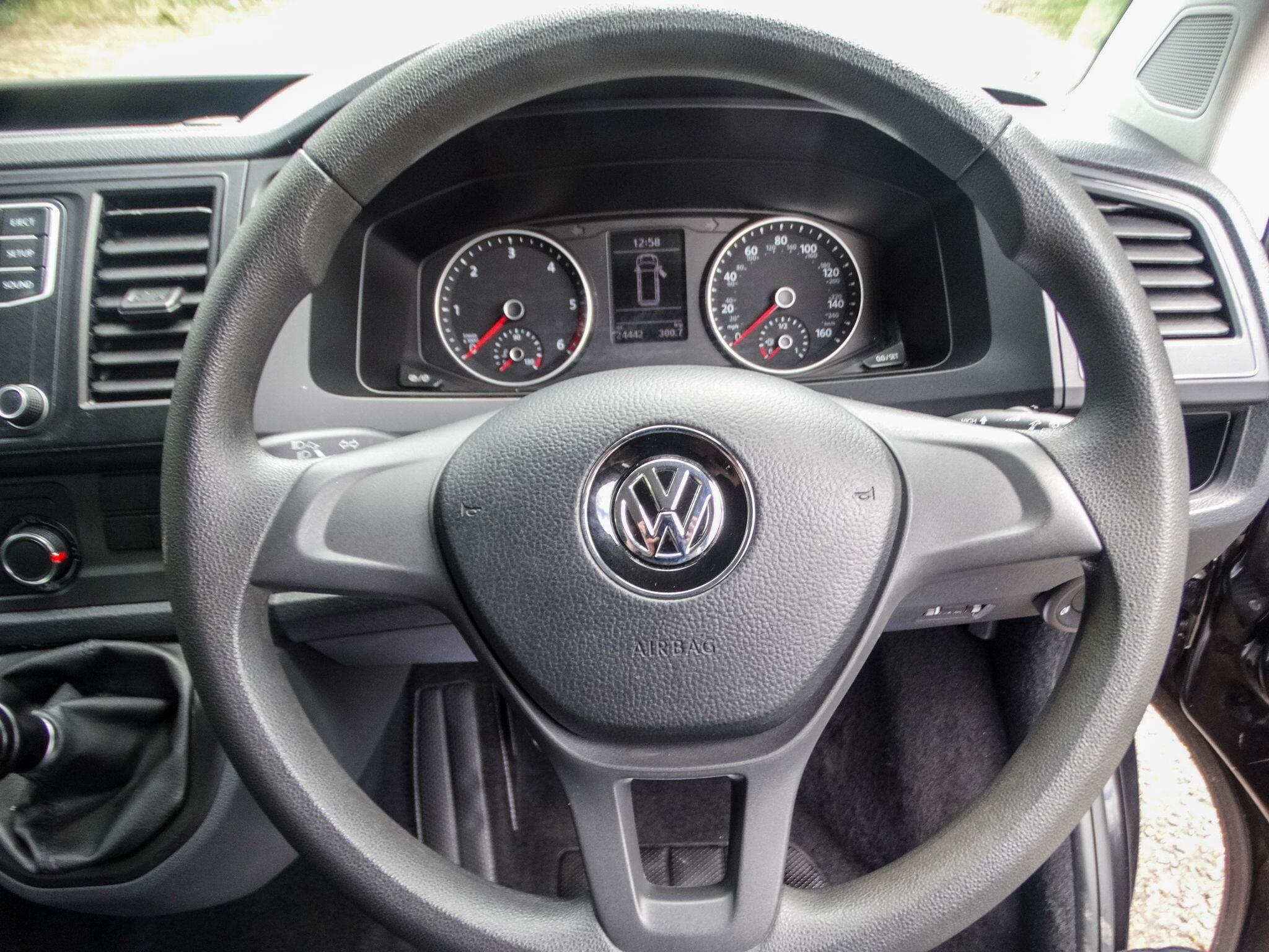 Volkswagen Transporter Shuttle 2.0 TDI BlueMotion Tech SE FWD LWB Euro 6 (s/s) 5dr — photo 8