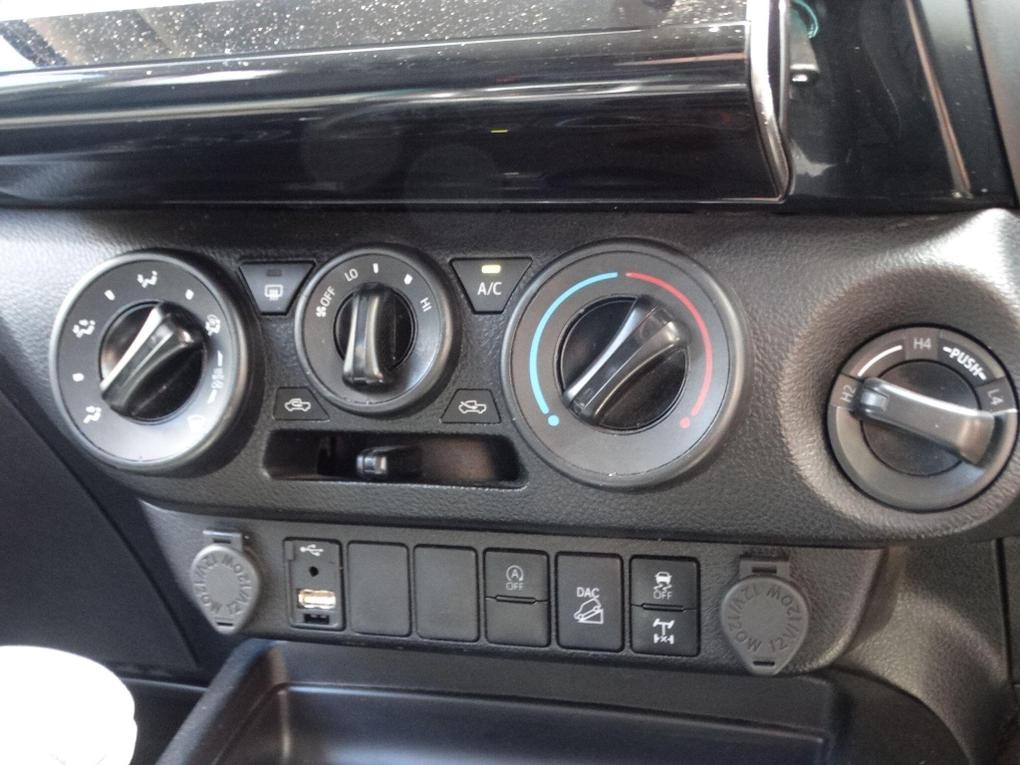 Used Toyota Hilux GC21BGZ 28