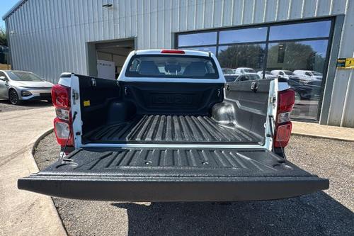 Isuzu D-MAX Photo at-4583bb8b08bd48d59f822f8e47d832d5.jpg