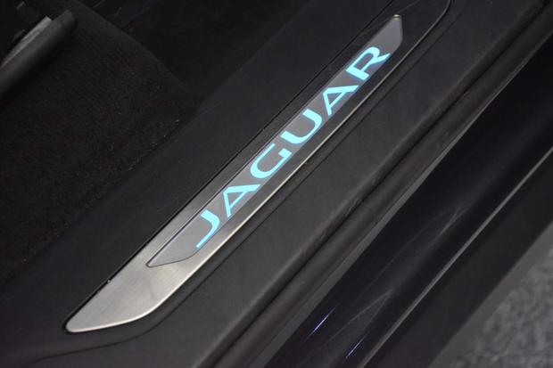 Jaguar F-PACE Photo at-45a84dbc89f045029b8770fa58d4d78d.jpg