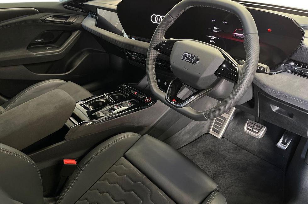 Audi A6 e-tron Avant Photo at-45bf16867d96462a80c21047358d6a19.jpg