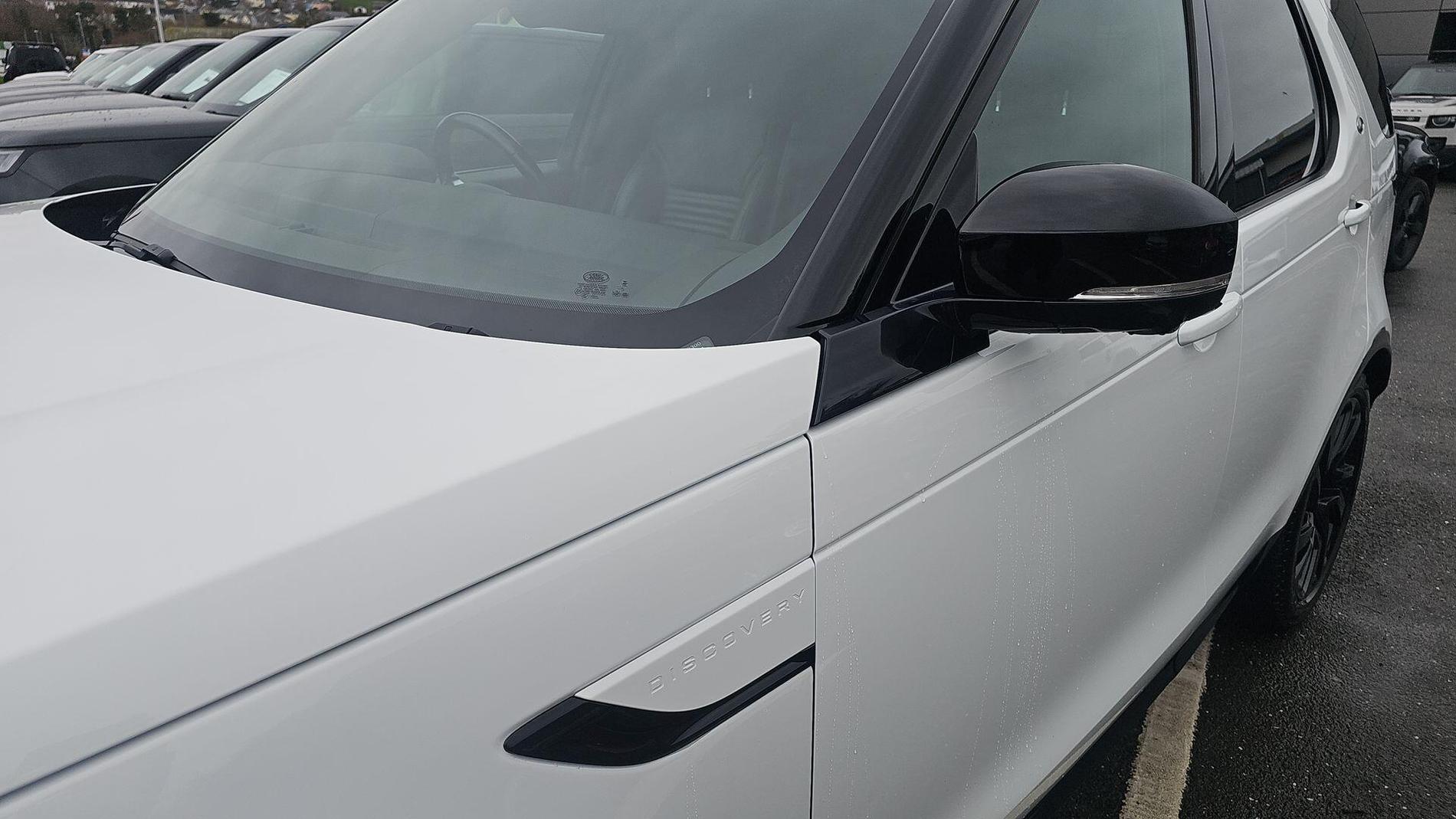 Land Rover Discovery Photo at-4611a30378d94d7c9909e332dd13ac55.jpg