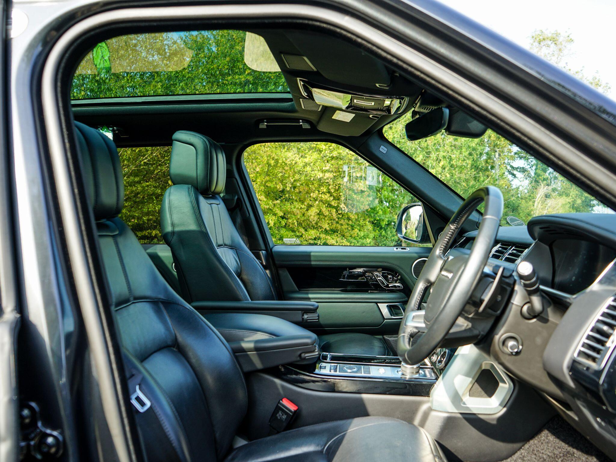 Land Rover Range Rover 3.0 D300 MHEV Vogue SE SUV 5dr Diesel Auto 4WD Euro 6 (s/s) (300 ps) — photo 21