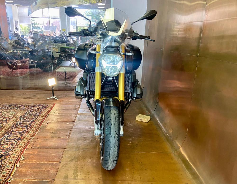 BMW R 1200 R Photo at-46f1365db8c64c5582466e05d01659a8.jpg