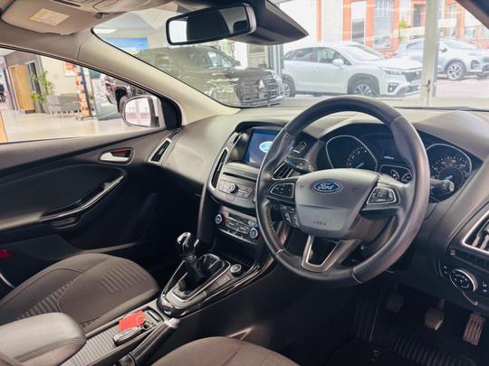 Ford Focus Photo at-46fd52f1804b43babc1f8eeb19b6cbeb.jpg