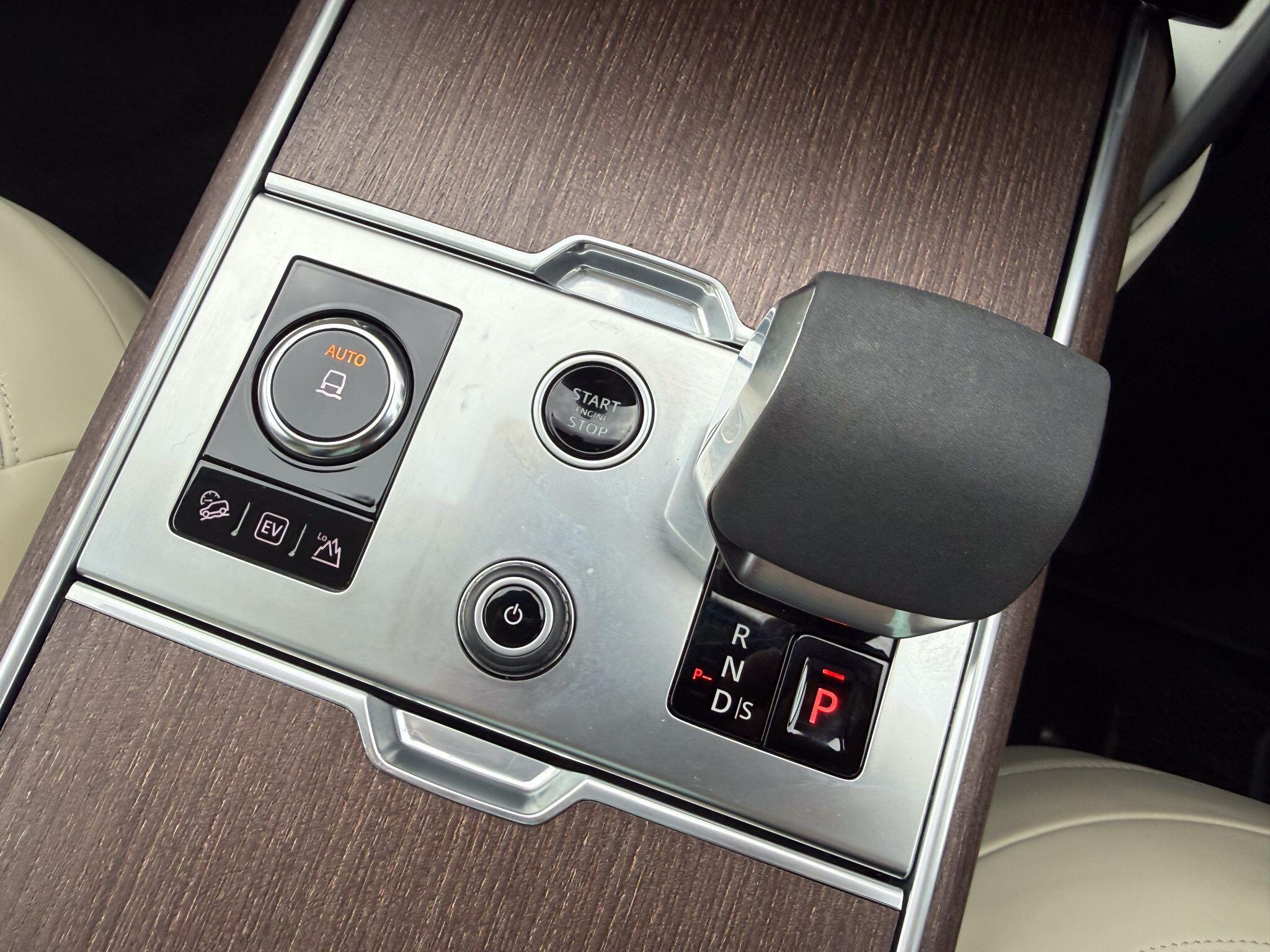 Land Rover Range Rover 3.0 P440e 38.2kWh SE SUV 5dr Petrol Plug-in Hybrid Auto 4WD Euro 6 (s/s) (440 ps) — photo 44