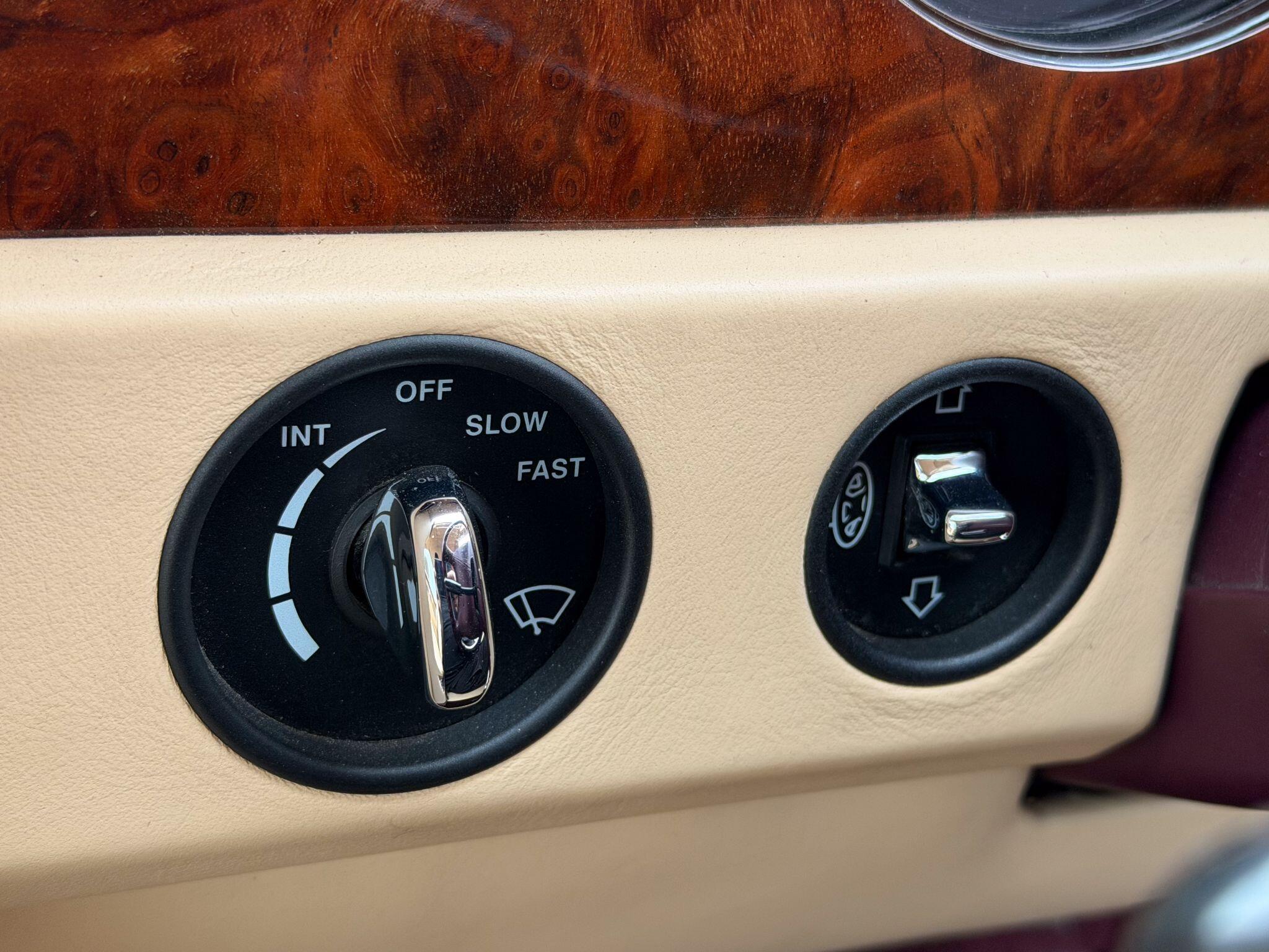 Bentley Azure 6.8 Convertible 2dr Petrol Automatic (422 g/km 385 bhp) — photo 14