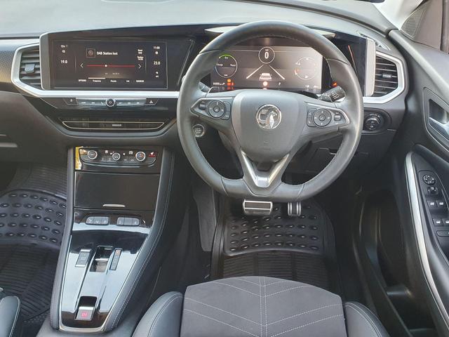Used Vauxhall Grandland PJ24NVB 18