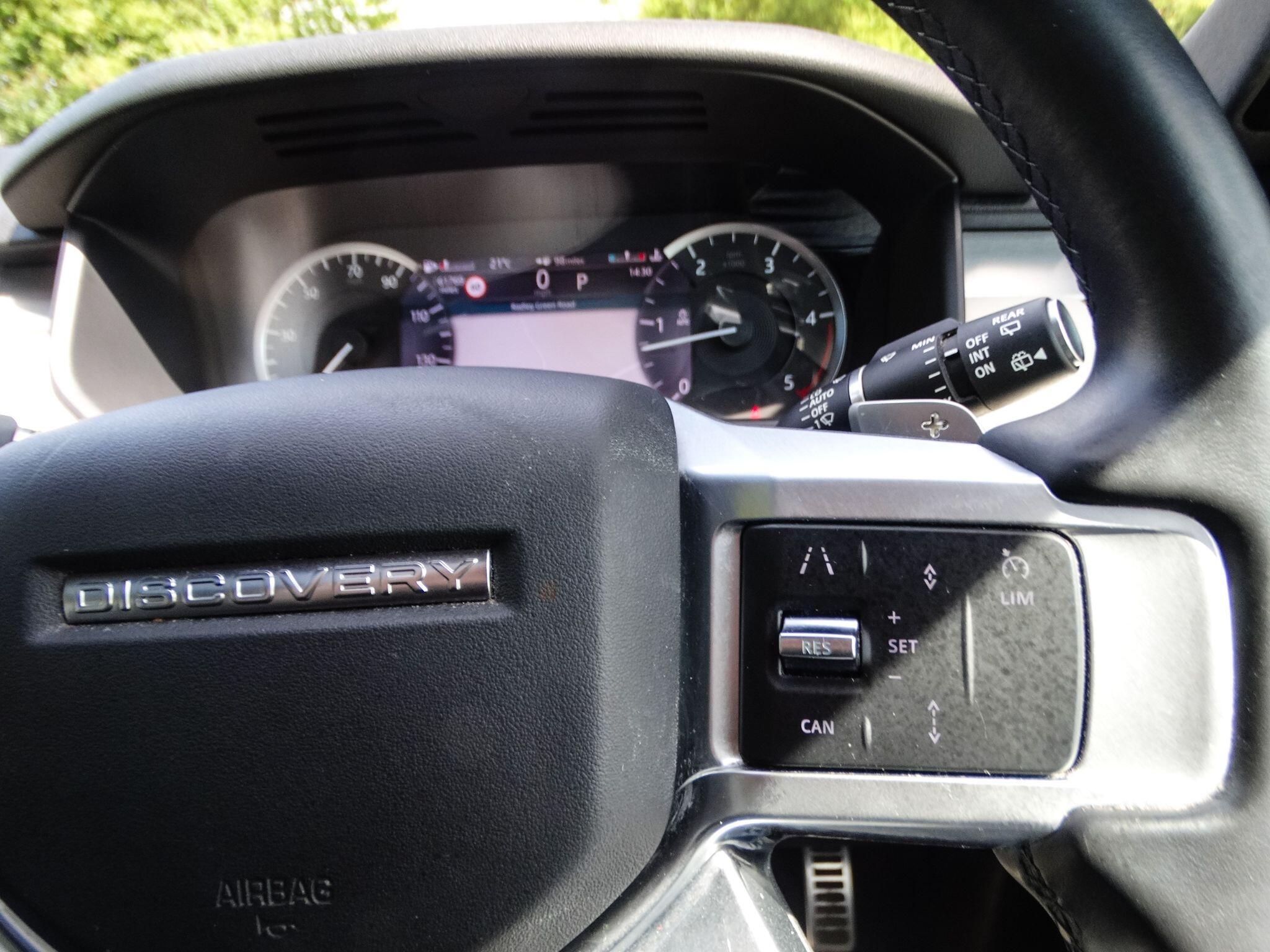 Land Rover Discovery 3.0 D300 MHEV R-Dynamic SE SUV 5dr Diesel Auto 4WD Euro 6 (s/s) (300 ps) — photo 41