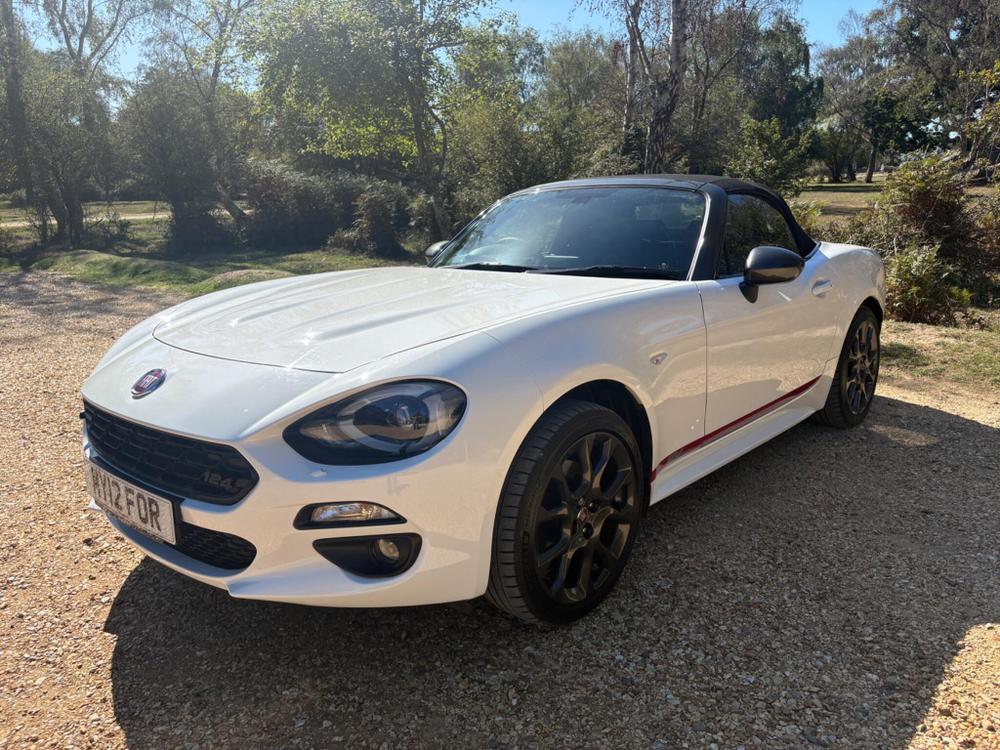 Fiat 124 Spider Photo at-482bb11bef064d1e88e56ab51b16fd8b.jpg