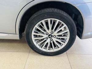 Mitsubishi Outlander Photo 16