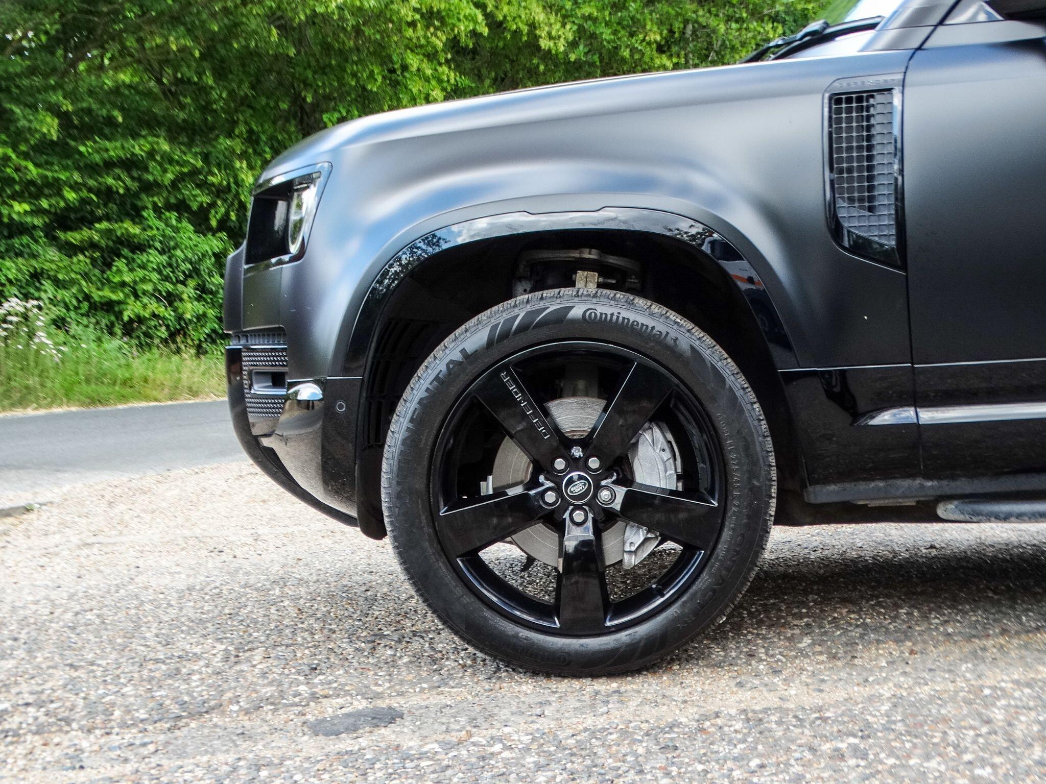 Land Rover Defender 110 3.0 D300 MHEV X-Dynamic SE Auto 4WD Euro 6 (s/s) 5dr — photo 5