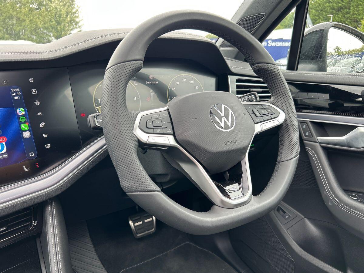 Volkswagen Touareg Photo at-48bc827fd3574107ac627588e8ffba59.jpg