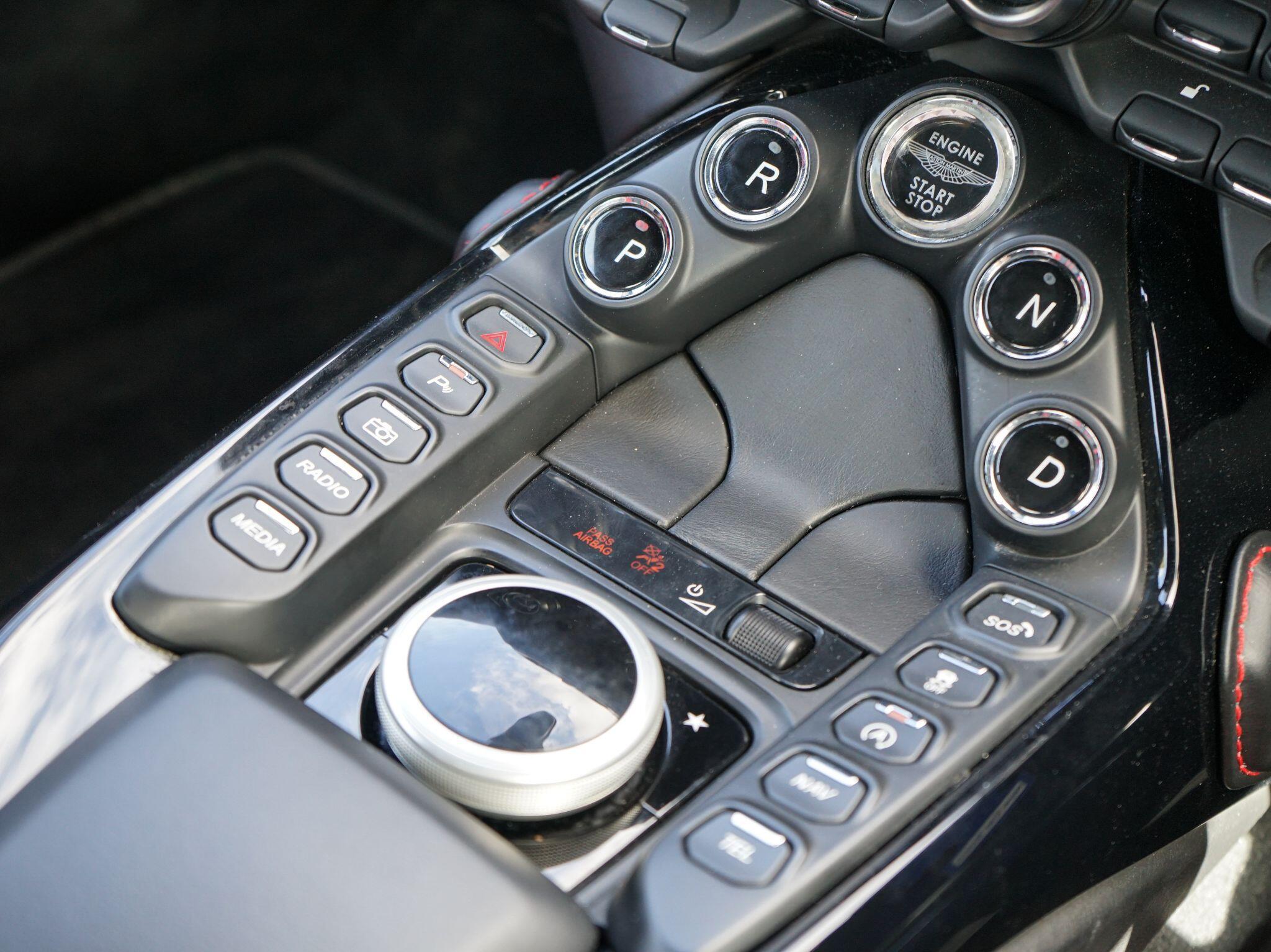 Aston Martin Vantage 4.0 V8 Auto Euro 6 2dr — photo 32