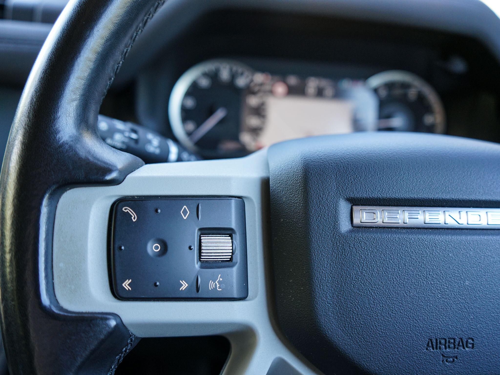 Land Rover Defender 110 3.0 D250 MHEV SE Auto 4WD Euro 6 (s/s) 5dr — photo 30