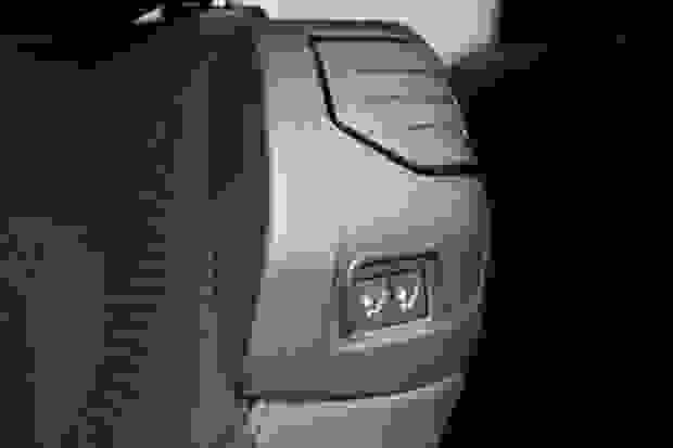 Land Rover DEFENDER Photo at-4935dc9090bb45189a5581849354eac2.jpg