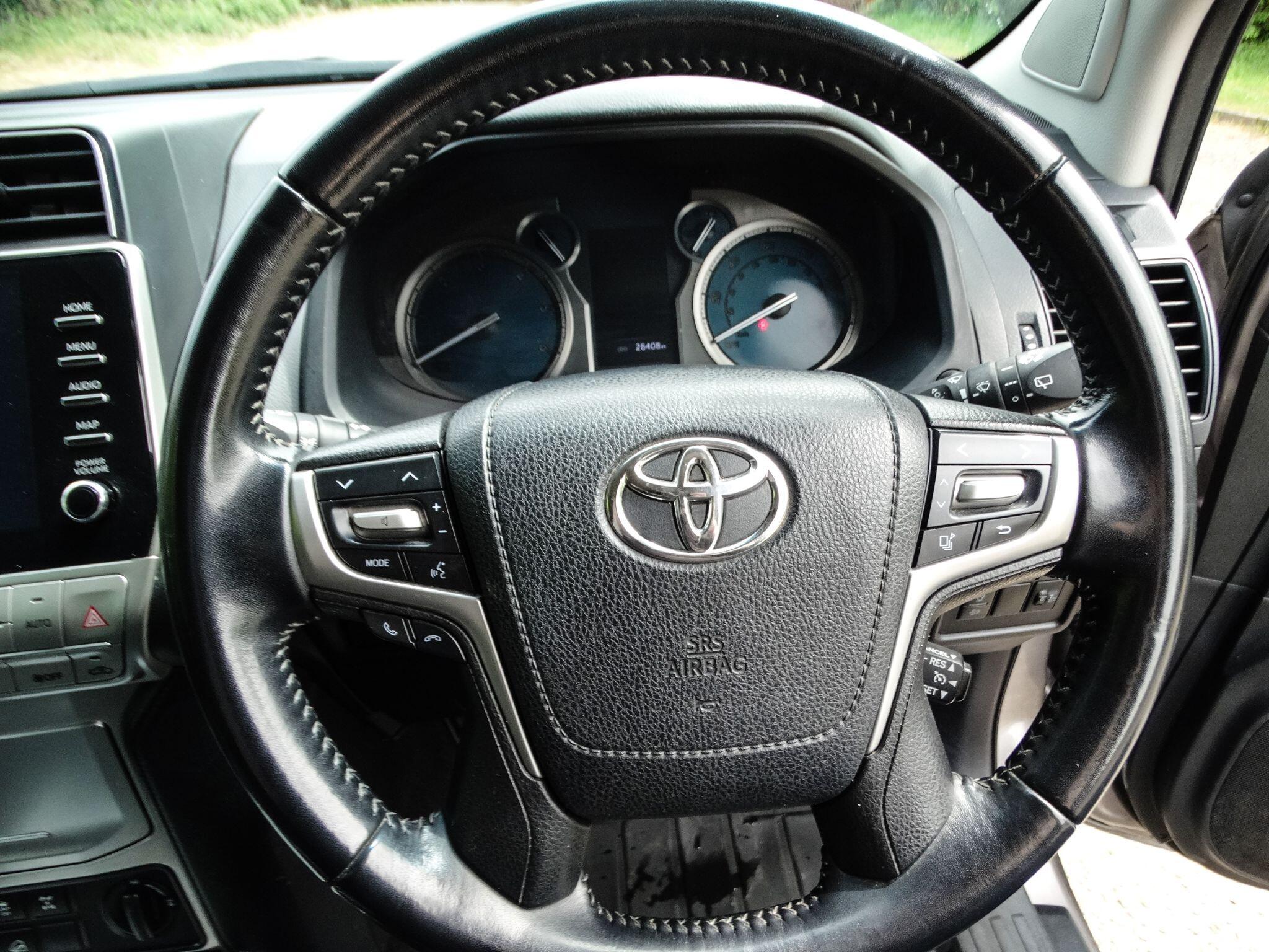 Toyota Land Cruiser 2.8D Active SUV 5dr Diesel Auto 4WD Euro 6 (s/s) (7 Seat) (204 ps) — photo 7