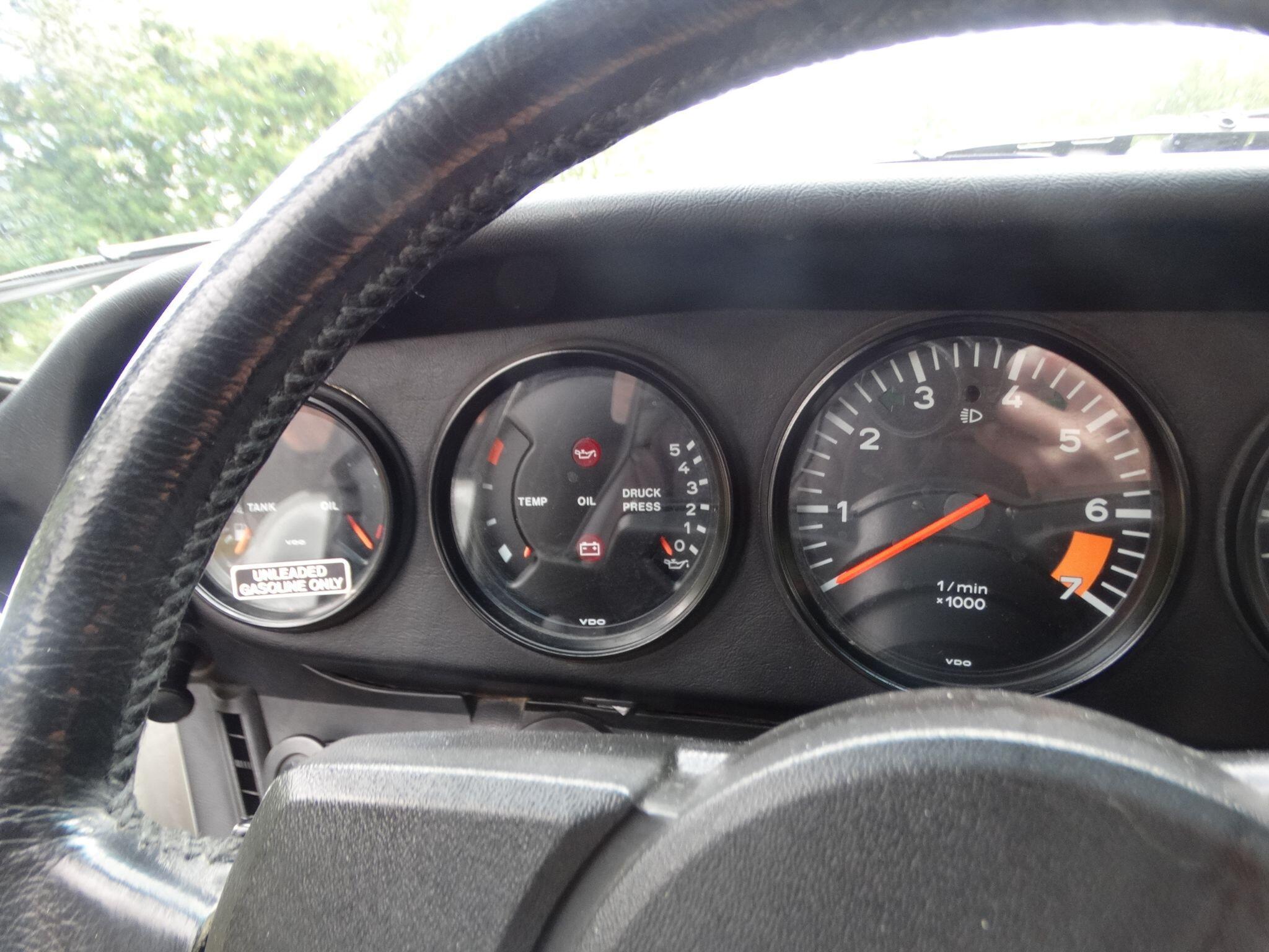 Porsche 911 3.6 993 Carrera 4 Cabriolet 2dr Petrol Manual AWD (272 bhp) — photo 10