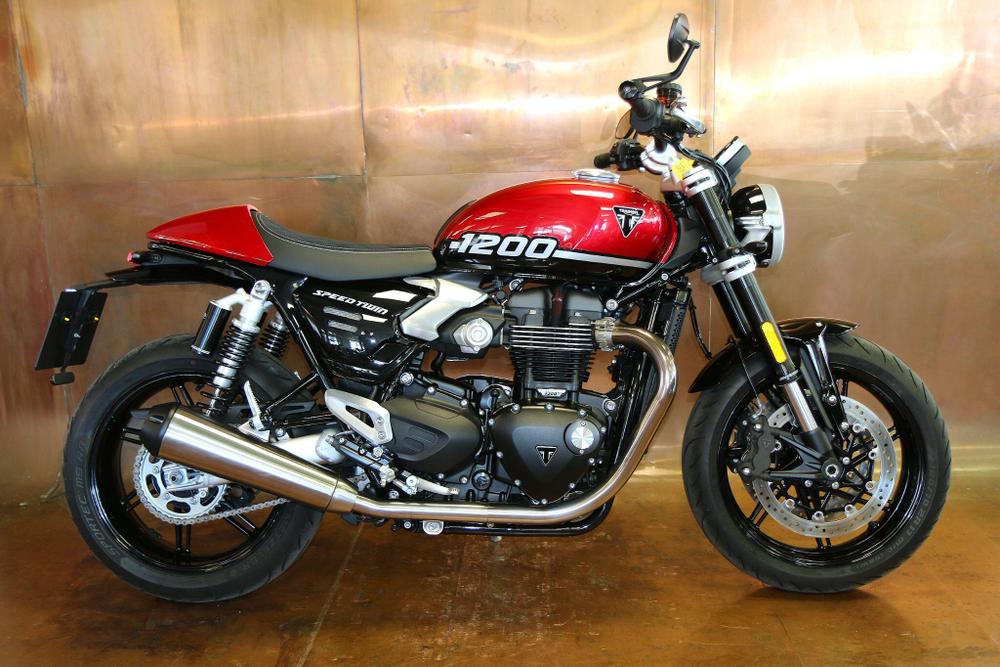 TRIUMPH Speed Twin 1200 Photo at-4a02436fa9184806b4f7071d36bf9c65.jpg